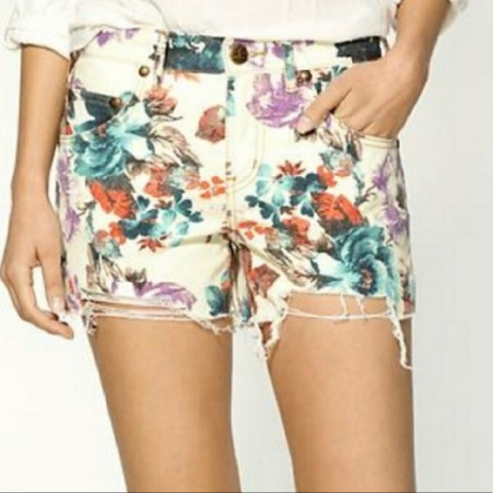 Free People floral distressed jeans shorts size 29